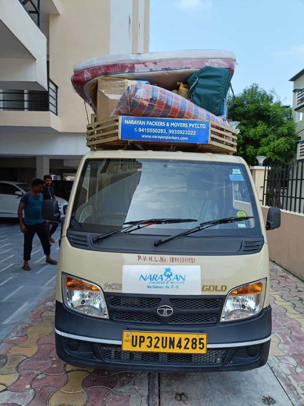 Narayan Packers & Movers vehicle at a customer's home, Narayan Packers and Movers Lucknow